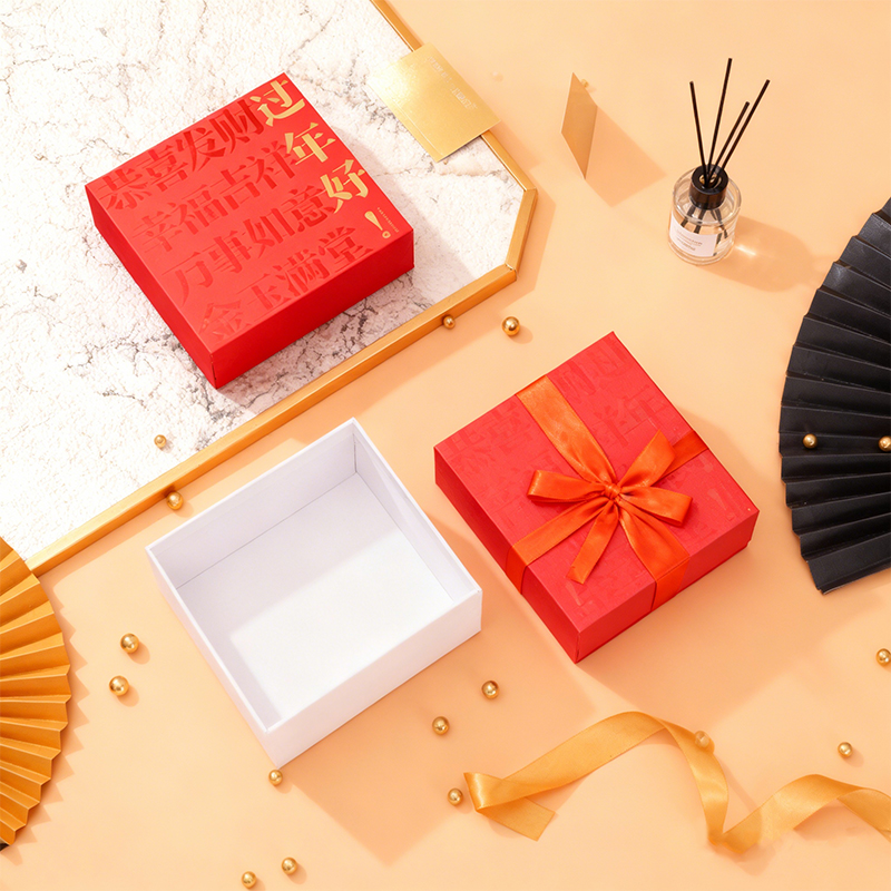 Caja de regalo de papel recubierto